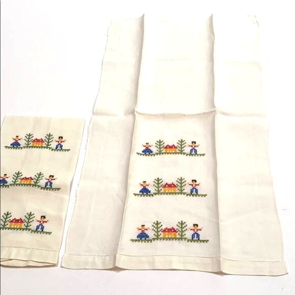 Vintage pair embroidered guest hand towels… - Picture 3 of 5